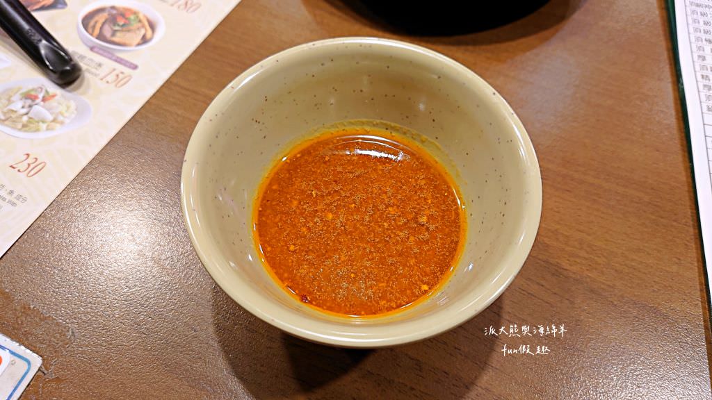 汕頭泉成沙茶火鍋中山總店︱連韓國瑜也難以抗拒的超過1甲子必吃高雄新興沙茶火鍋～創立於民國32年!