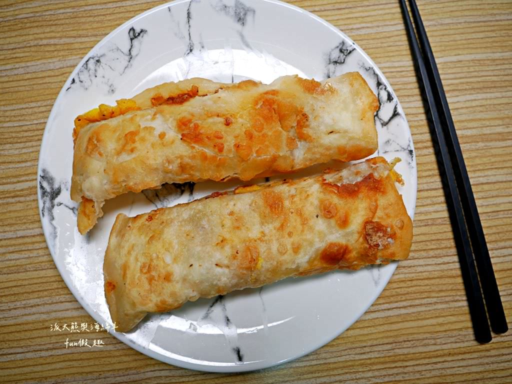 小米蛋餅︱南投市區必吃高CP值排隊隱藏版美食，外皮酥脆且醬汁獨特的手工蛋餅，以前可是每到下午3點開始就大排長龍啊～