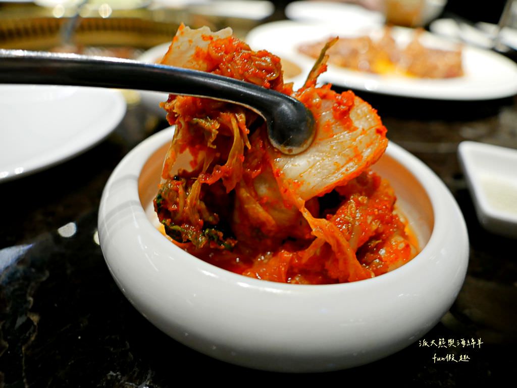 屋馬燒肉中友店︱臺中限定必吃的高性價比燒肉餐廳、讓人有賓至如歸般的優質服務，每到用餐時間必定大排人龍，在燒肉界可是有一席之地呢!～112