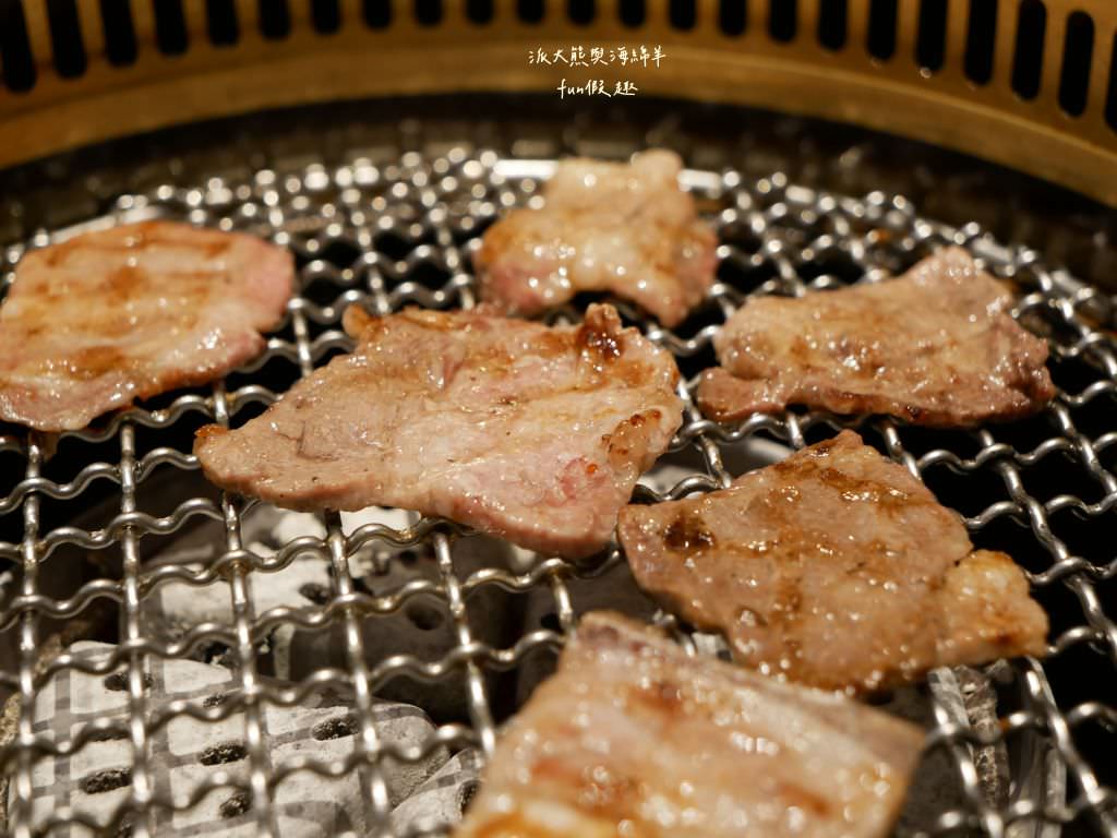 屋馬燒肉中友店︱臺中限定必吃的高性價比燒肉餐廳、讓人有賓至如歸般的優質服務，每到用餐時間必定大排人龍，在燒肉界可是有一席之地呢!～112