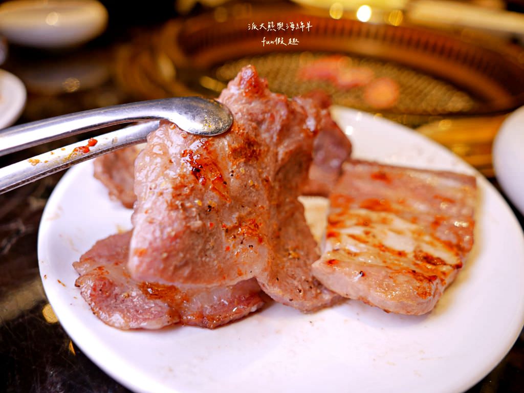 屋馬燒肉中友店︱臺中限定必吃的高性價比燒肉餐廳、讓人有賓至如歸般的優質服務，每到用餐時間必定大排人龍，在燒肉界可是有一席之地呢!～112