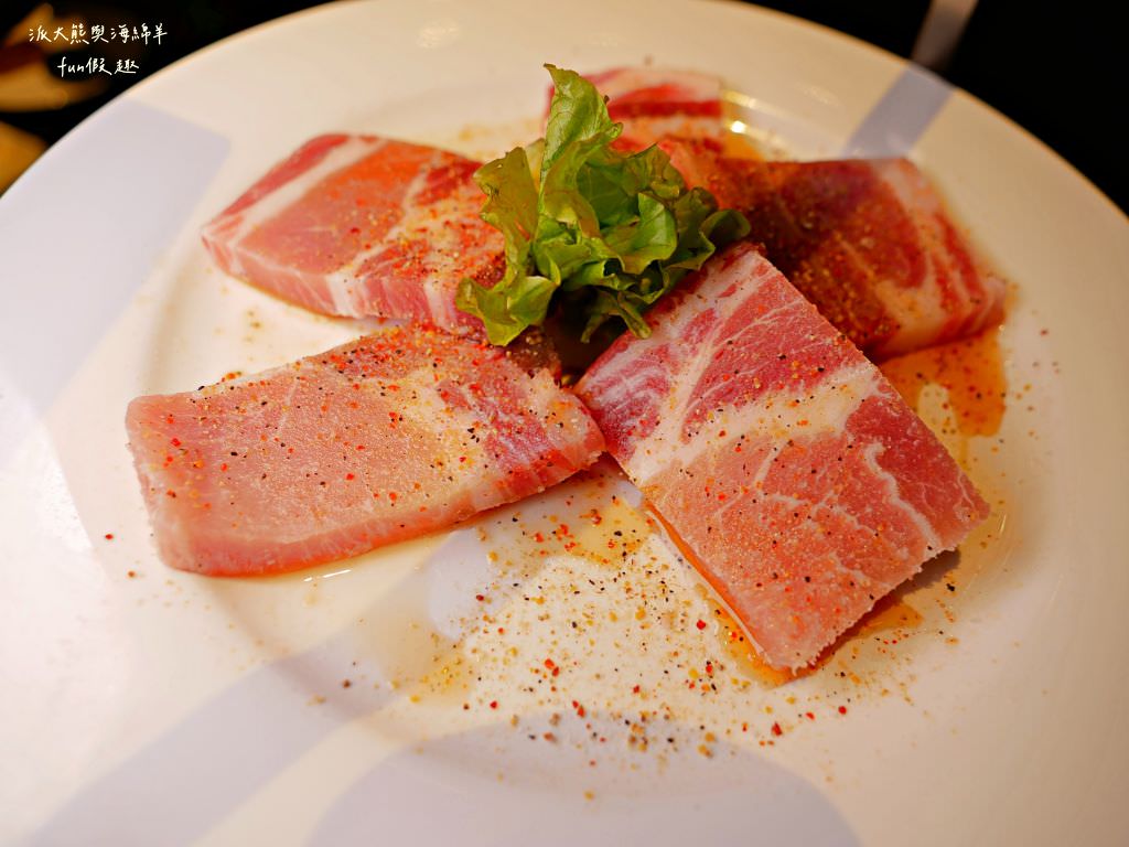 屋馬燒肉中友店︱臺中限定必吃的高性價比燒肉餐廳、讓人有賓至如歸般的優質服務，每到用餐時間必定大排人龍，在燒肉界可是有一席之地呢!～112