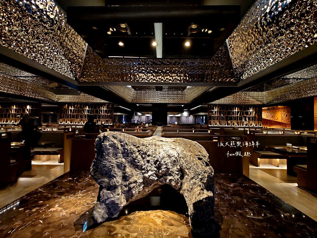 屋馬燒肉中友店︱臺中限定必吃的高性價比燒肉餐廳、讓人有賓至如歸般的優質服務，每到用餐時間必定大排人龍，在燒肉界可是有一席之地呢!～112