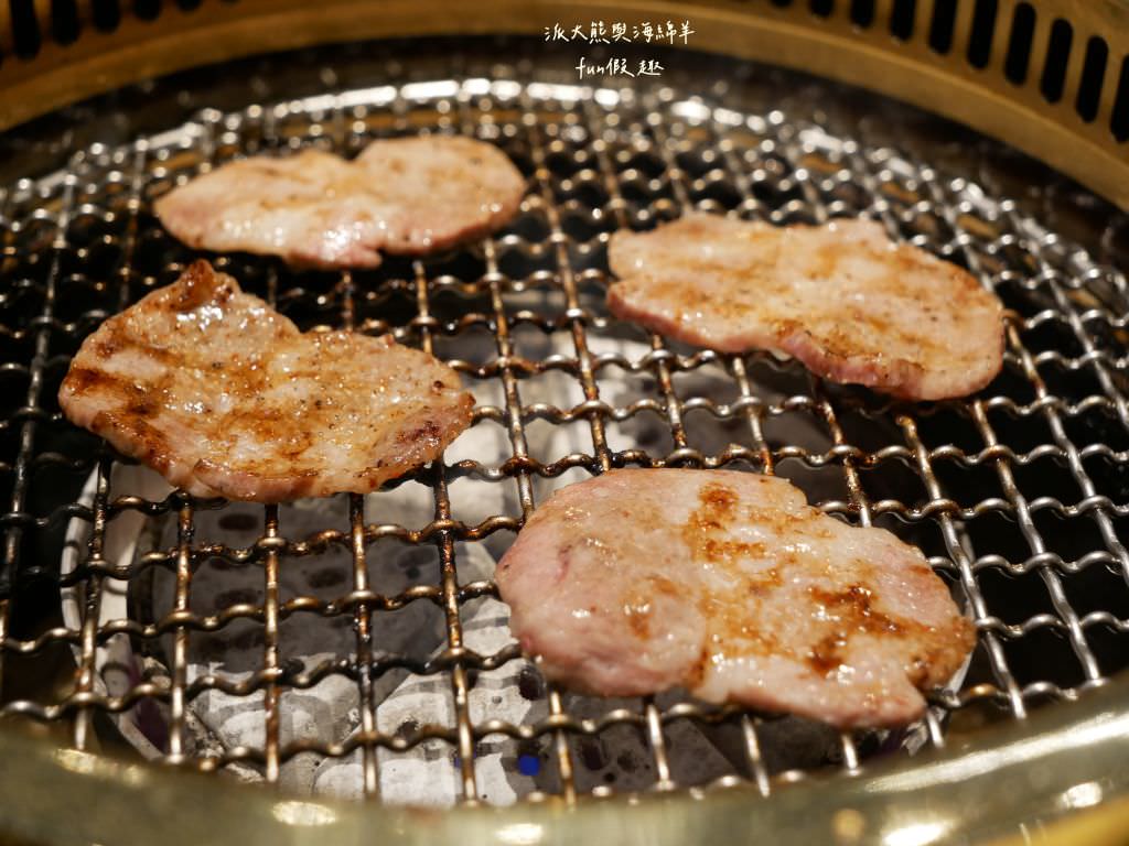 屋馬燒肉中友店︱臺中限定必吃的高性價比燒肉餐廳、讓人有賓至如歸般的優質服務，每到用餐時間必定大排人龍，在燒肉界可是有一席之地呢!～112