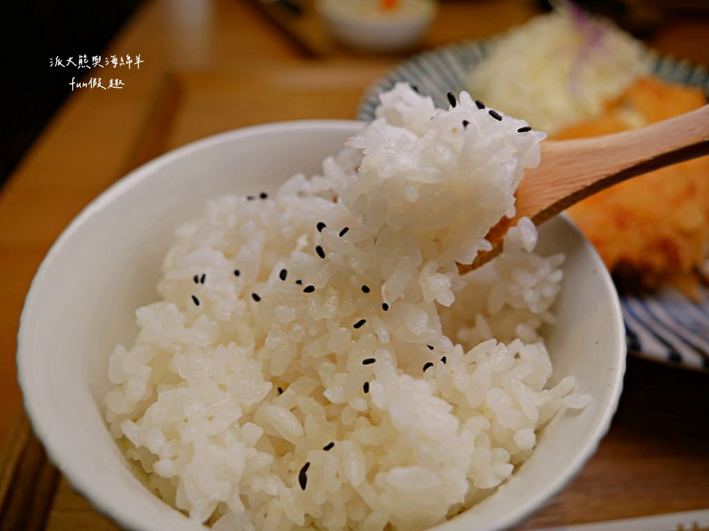 花旬定食HANA SHUN︱草屯最優質的日式豬排定食，來花旬品嚐酥脆炸物與美味甜點的絕妙組合，白飯、高麗菜絲、味噌湯均可免費續加～111.12開幕