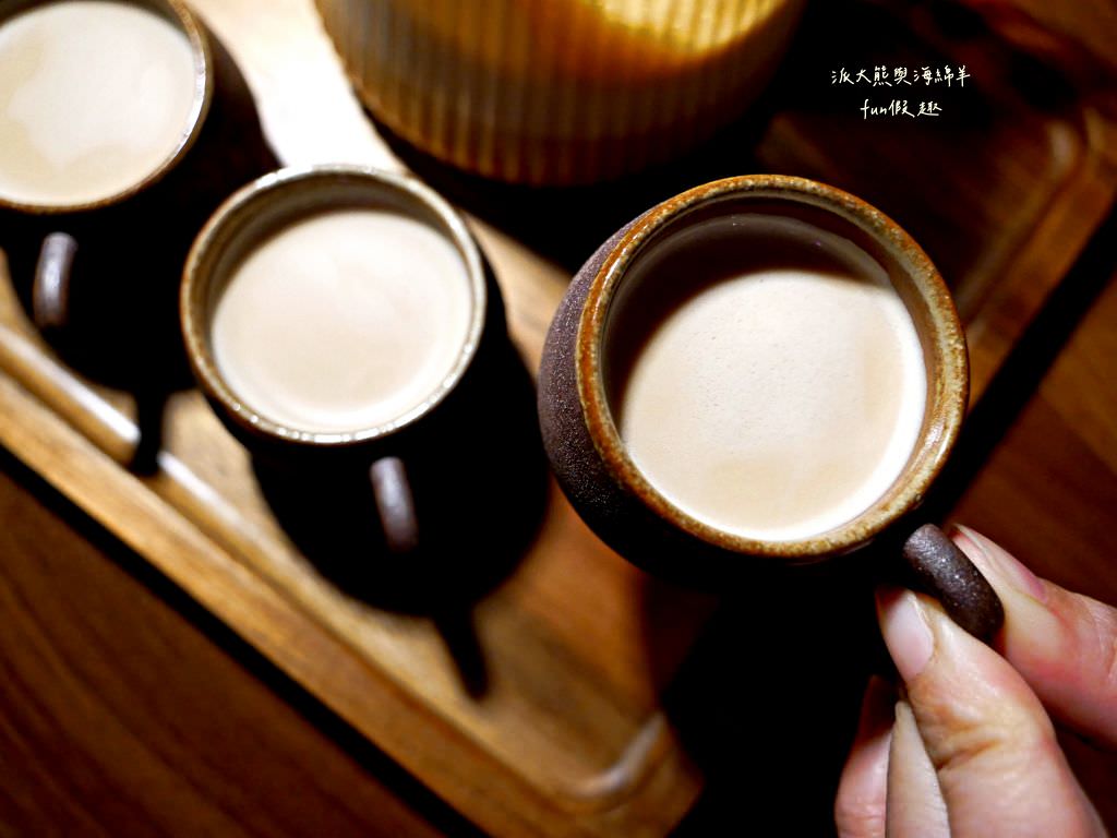 Lazy Cafe雷記咖啡︱綠意盎然的日式風格咖啡廳，享受鹿角蕨與手沖咖啡結合的完美空間，還能與可愛貓咪店長不期而遇!!!～112.4