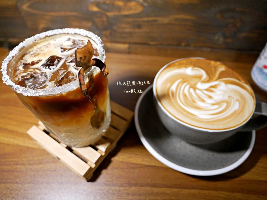 Lazy Cafe雷記咖啡︱綠意盎然的日式風格咖啡廳，享受鹿角蕨與手沖咖啡結合的完美空間，還能與可愛貓咪店長不期而遇!!!～112.4