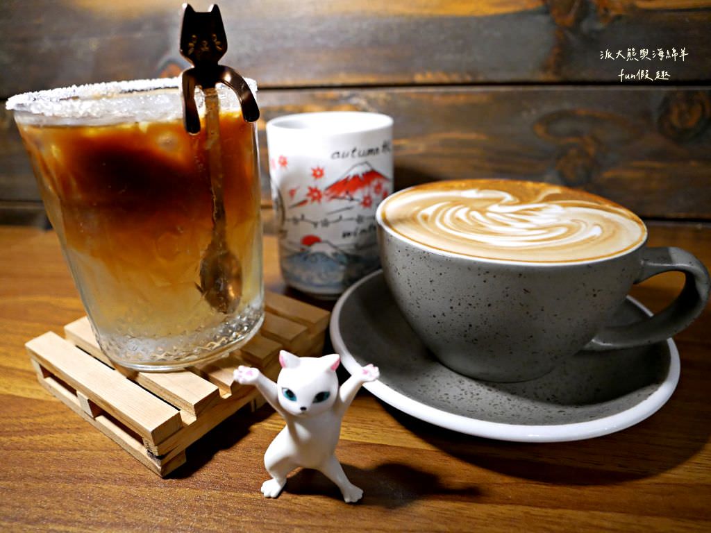 Lazy Cafe雷記咖啡︱綠意盎然的日式風格咖啡廳，享受鹿角蕨與手沖咖啡結合的完美空間，還能與可愛貓咪店長不期而遇!!!～112.4