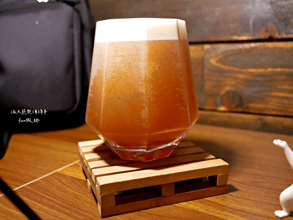 Lazy Cafe雷記咖啡︱綠意盎然的日式風格咖啡廳，享受鹿角蕨與手沖咖啡結合的完美空間，還能與可愛貓咪店長不期而遇!!!～112.4