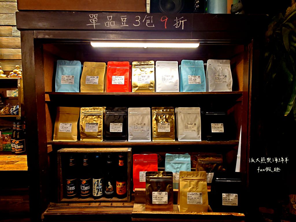 Lazy Cafe雷記咖啡︱綠意盎然的日式風格咖啡廳，享受鹿角蕨與手沖咖啡結合的完美空間，還能與可愛貓咪店長不期而遇!!!～112.4