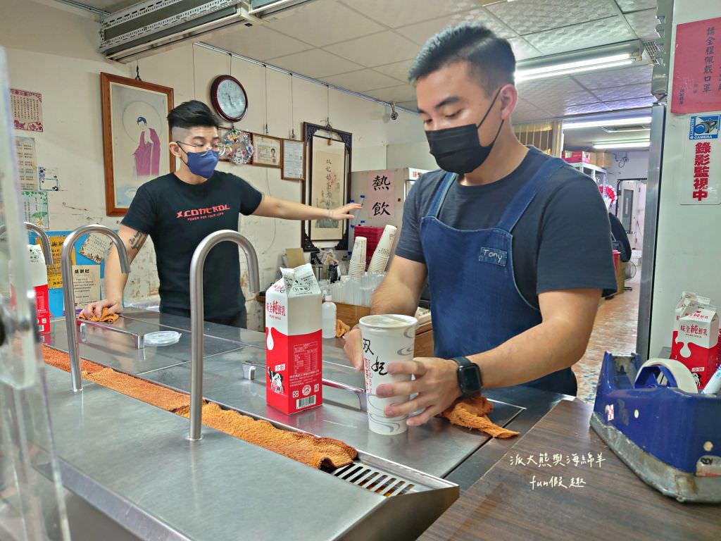 双妃奶茶︱高雄鹽埕必喝高CP值濃醇鮮奶茶，每種飲料都可以免費加珍珠唷!!清涼解渴，簡樸好滋味!第1次來嘗鮮～
