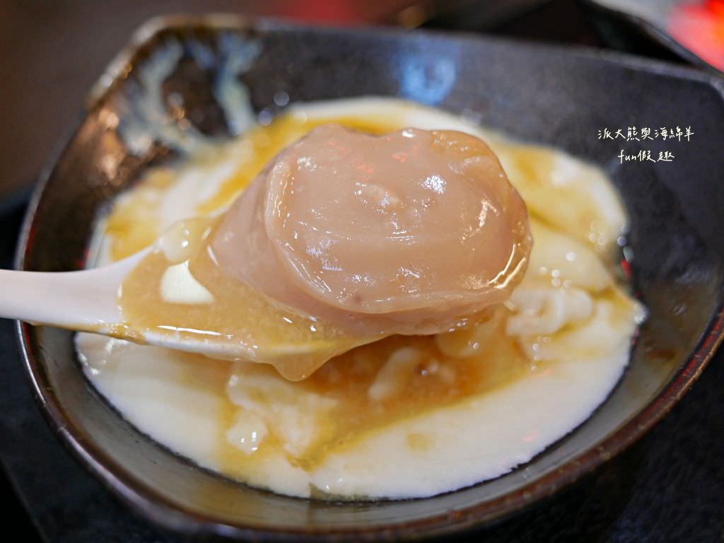 就是愛豆花專賣店︱鄰近高雄捷運鹽埕埔站2號出口，使用非基改黃豆手工研磨，兩種口味可任選10樣配料嚴選天然食材，不論冷熱都是清涼美味好安心～