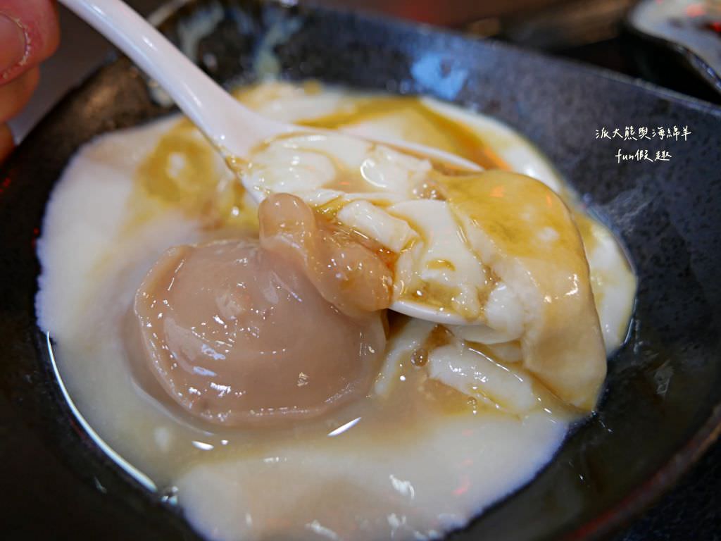 就是愛豆花專賣店︱鄰近高雄捷運鹽埕埔站2號出口，使用非基改黃豆手工研磨，兩種口味可任選10樣配料嚴選天然食材，不論冷熱都是清涼美味好安心～