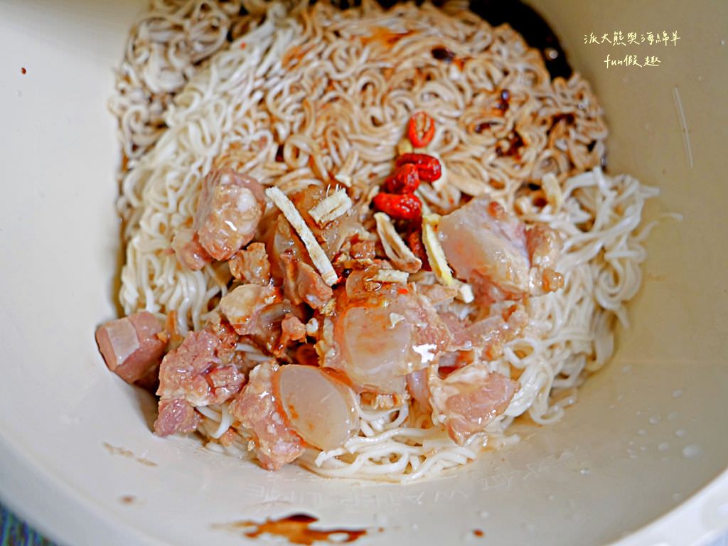 7-11泡麵獨家新款｜Gold系列金牛肉麵熗牛肉麵&大補帖藥燉排骨&小時光麵館系列花椒擔擔湯麵、青蔬椒麻乾麵介紹&心得～