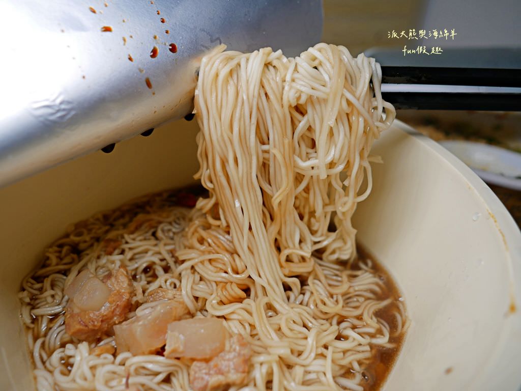 7-11泡麵獨家新款｜Gold系列金牛肉麵熗牛肉麵&大補帖藥燉排骨&小時光麵館系列花椒擔擔湯麵、青蔬椒麻乾麵介紹&心得～