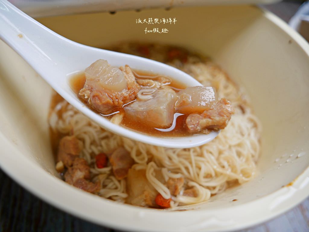 7-11泡麵獨家新款｜Gold系列金牛肉麵熗牛肉麵&大補帖藥燉排骨&小時光麵館系列花椒擔擔湯麵、青蔬椒麻乾麵介紹&心得～