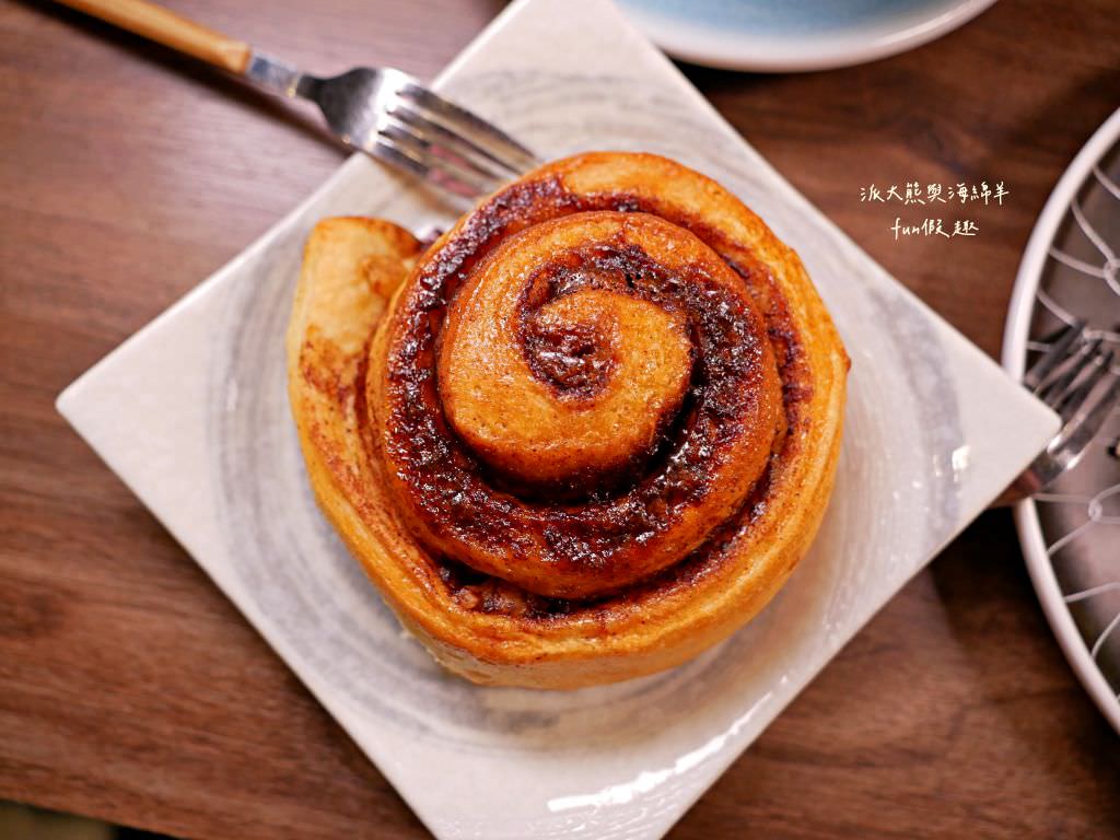 Lazy Cafe雷記咖啡︱綠意盎然的日式風格咖啡廳，享受鹿角蕨與手沖咖啡結合的完美空間，還能與可愛貓咪店長不期而遇!!!～112.4