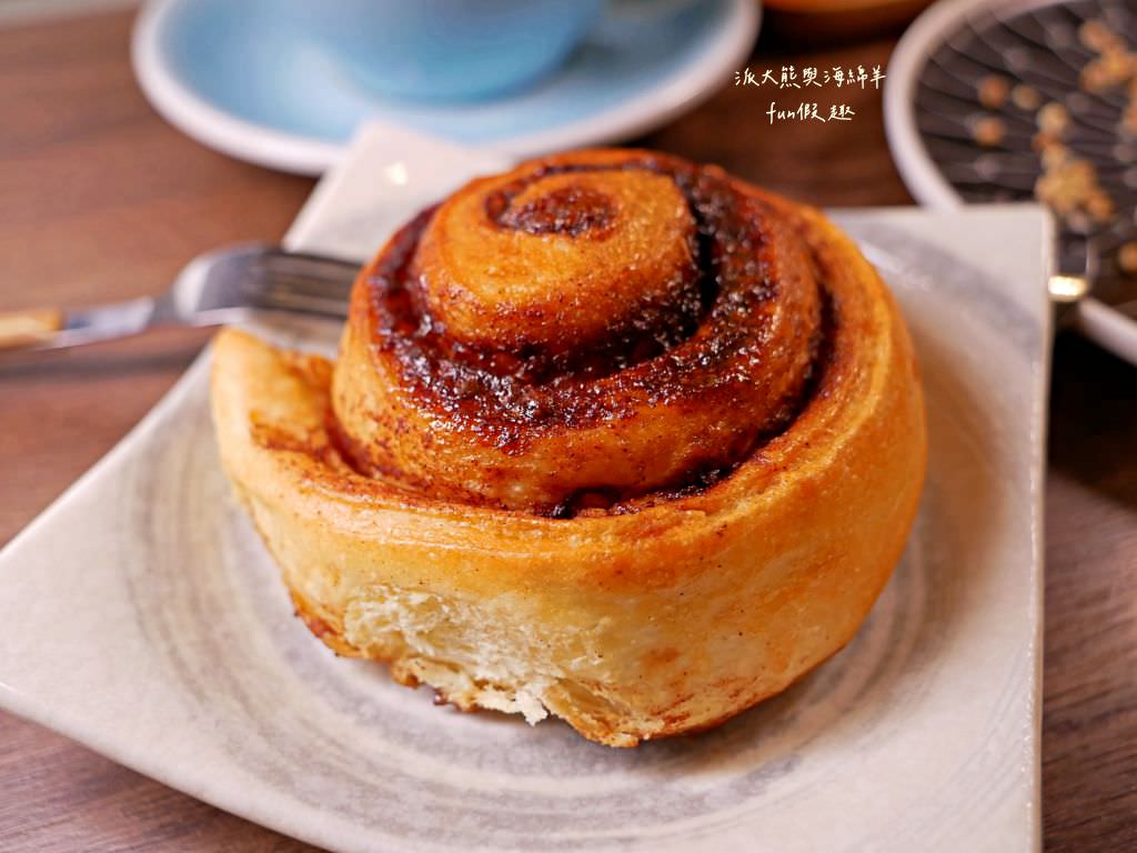 Lazy Cafe雷記咖啡︱綠意盎然的日式風格咖啡廳，享受鹿角蕨與手沖咖啡結合的完美空間，還能與可愛貓咪店長不期而遇!!!～112.4