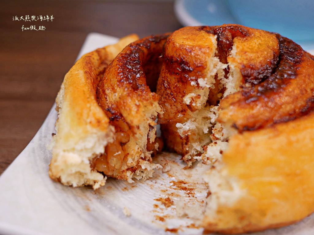 Lazy Cafe雷記咖啡︱綠意盎然的日式風格咖啡廳，享受鹿角蕨與手沖咖啡結合的完美空間，還能與可愛貓咪店長不期而遇!!!～112.4