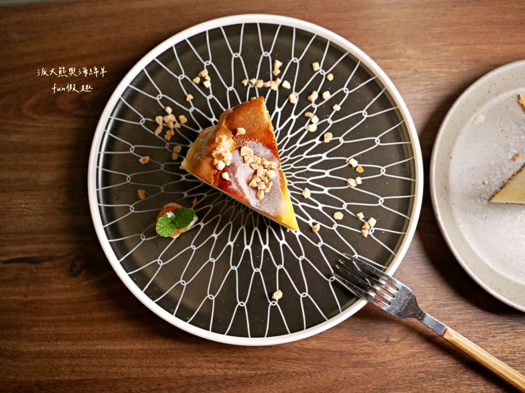 Lazy Cafe雷記咖啡︱綠意盎然的日式風格咖啡廳，享受鹿角蕨與手沖咖啡結合的完美空間，還能與可愛貓咪店長不期而遇!!!～112.4