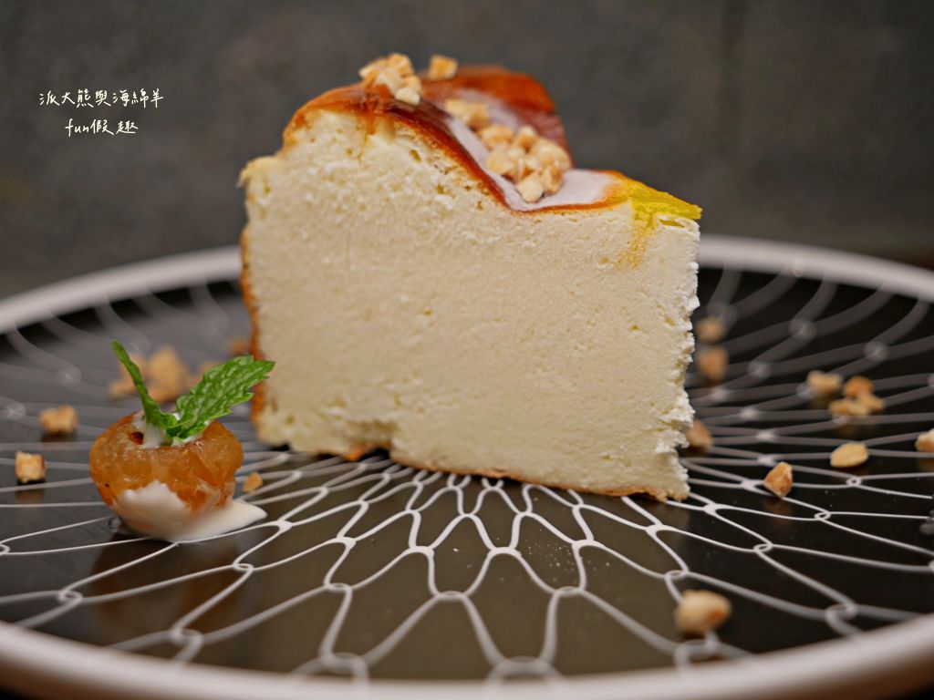 Lazy Cafe雷記咖啡︱綠意盎然的日式風格咖啡廳，享受鹿角蕨與手沖咖啡結合的完美空間，還能與可愛貓咪店長不期而遇!!!～112.4