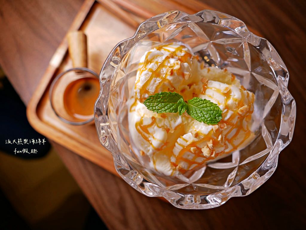 Lazy Cafe雷記咖啡︱綠意盎然的日式風格咖啡廳，享受鹿角蕨與手沖咖啡結合的完美空間，還能與可愛貓咪店長不期而遇!!!～112.4