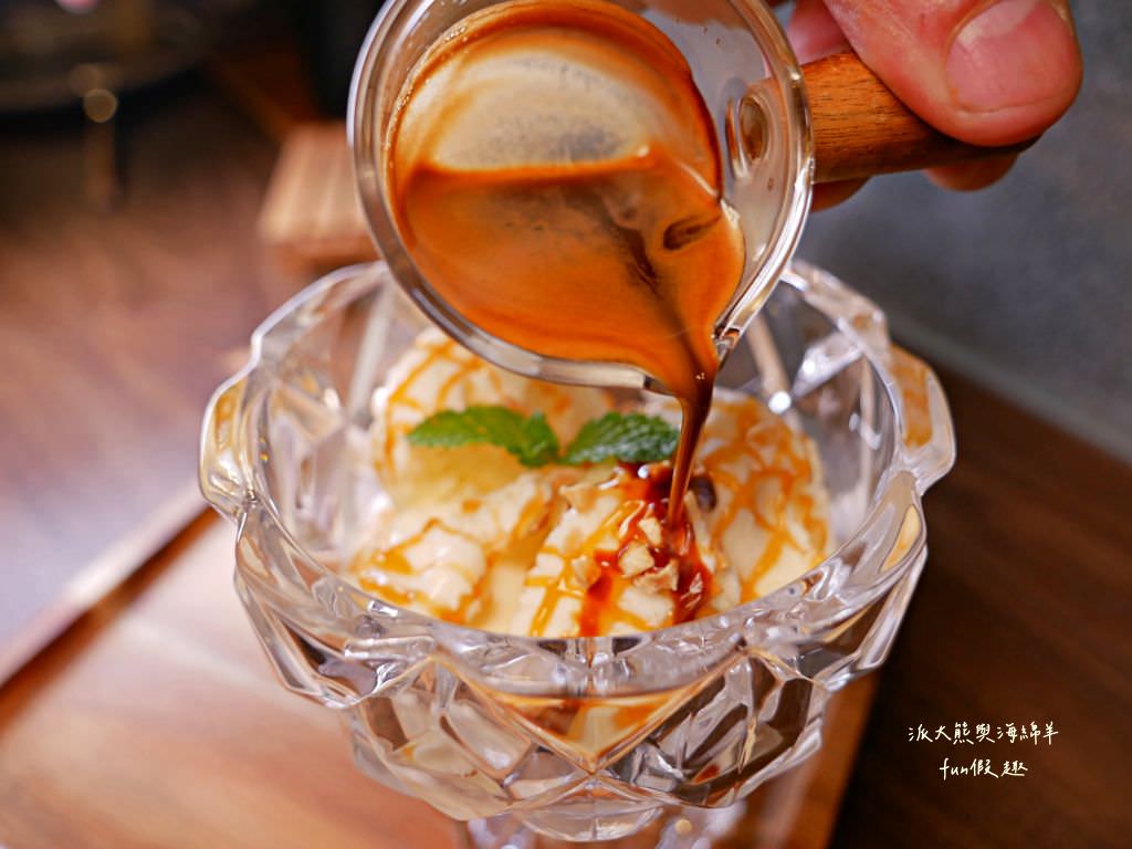 Lazy Cafe雷記咖啡︱綠意盎然的日式風格咖啡廳，享受鹿角蕨與手沖咖啡結合的完美空間，還能與可愛貓咪店長不期而遇!!!～112.4