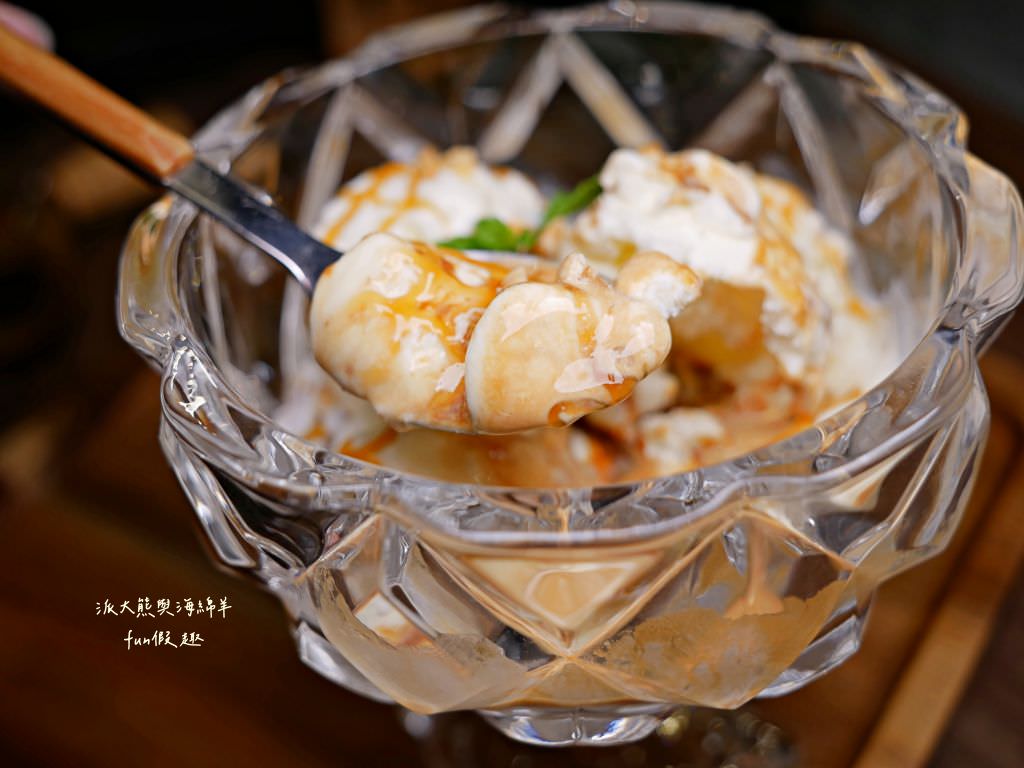 Lazy Cafe雷記咖啡︱綠意盎然的日式風格咖啡廳，享受鹿角蕨與手沖咖啡結合的完美空間，還能與可愛貓咪店長不期而遇!!!～112.4