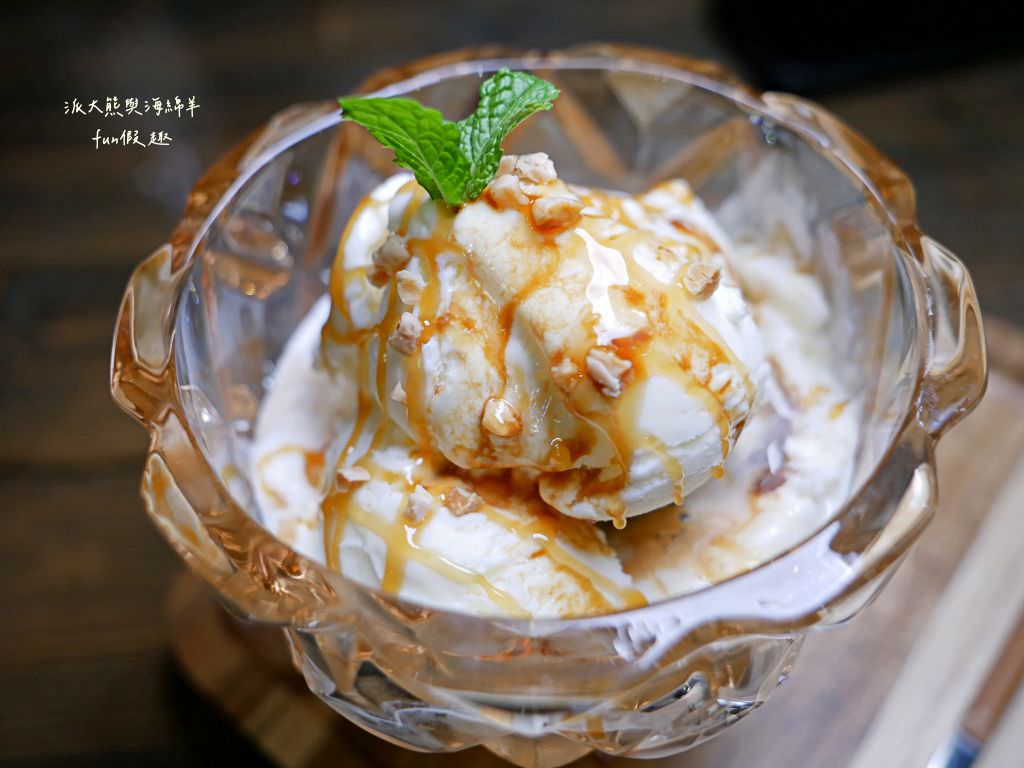 Lazy Cafe雷記咖啡︱綠意盎然的日式風格咖啡廳，享受鹿角蕨與手沖咖啡結合的完美空間，還能與可愛貓咪店長不期而遇!!!～112.4