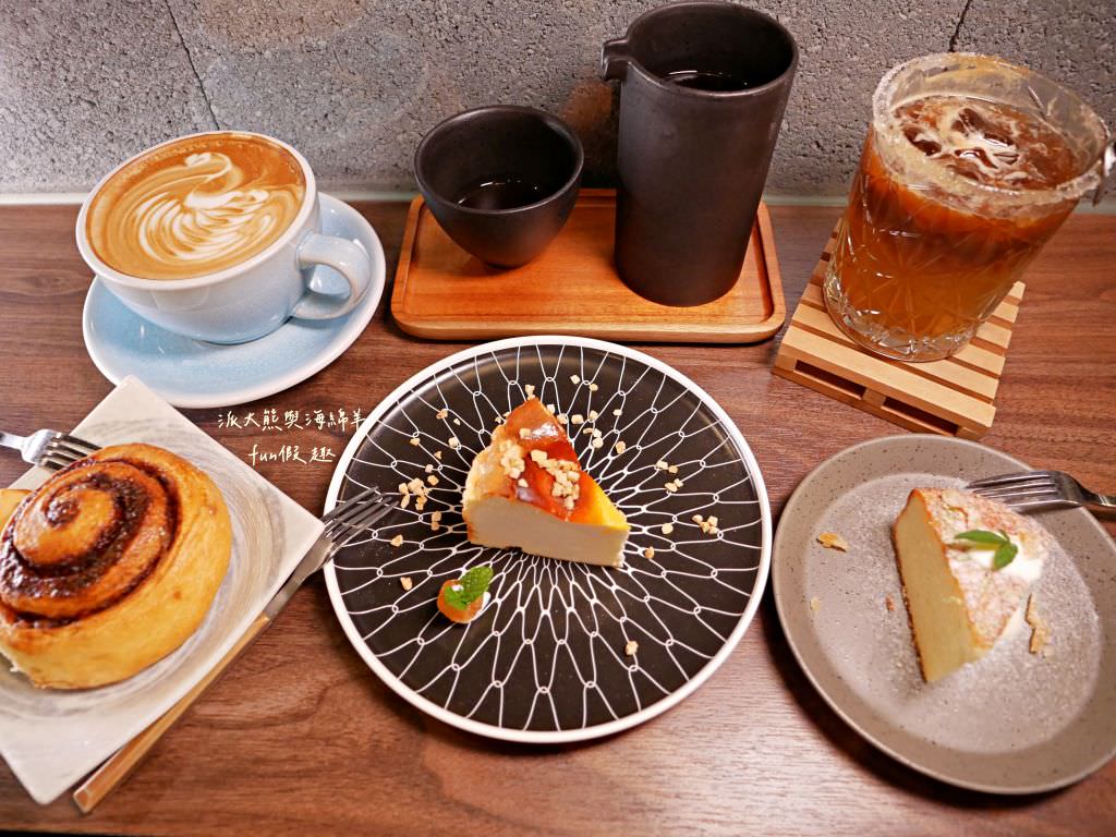 Lazy Cafe雷記咖啡︱綠意盎然的日式風格咖啡廳，享受鹿角蕨與手沖咖啡結合的完美空間，還能與可愛貓咪店長不期而遇!!!～112.4