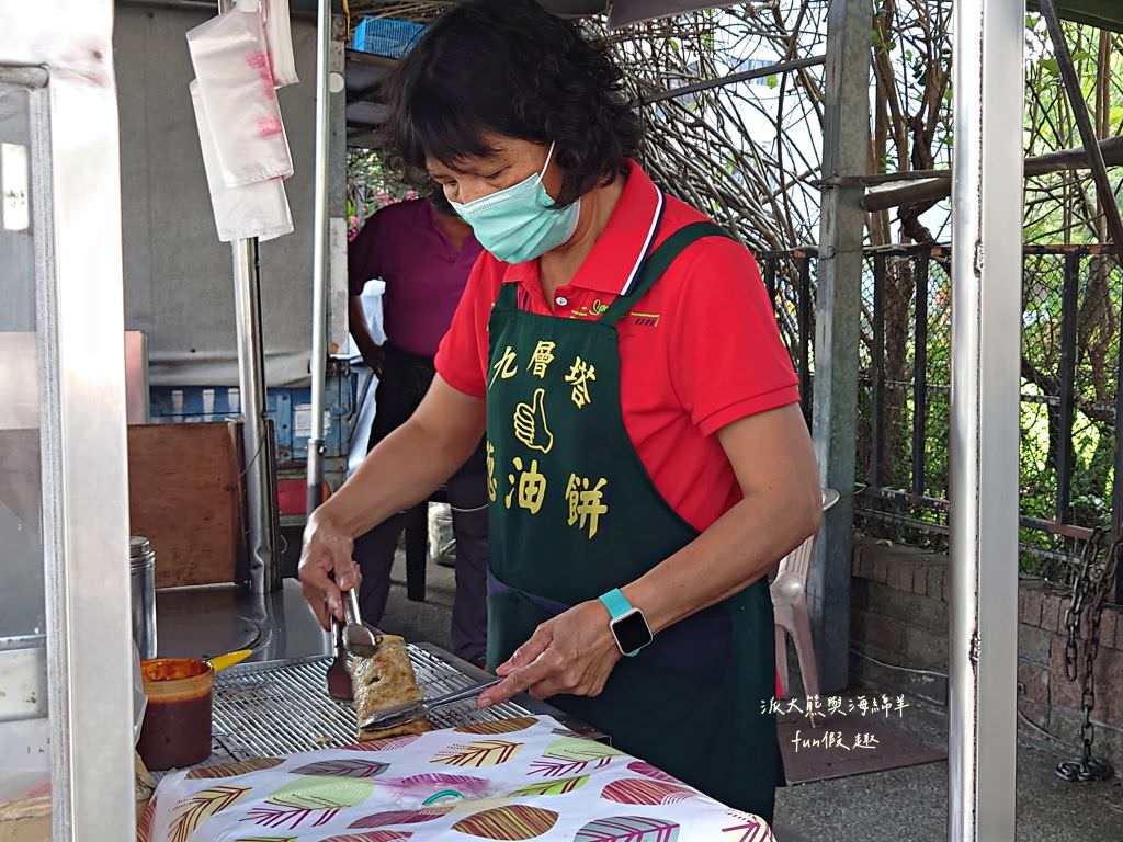 蔥油餅加蛋加九層塔&真善美傳統豆花︱碧山路上草屯人的專屬下午茶，蔥油餅與豆花的組合，美味清涼又消暑1～