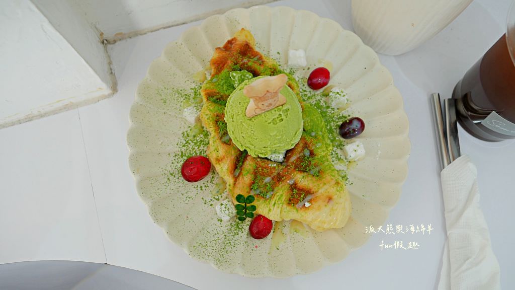 썸 Some Coffee︱網紅必訪、網美必拍，廣三SOGO百貨旁的純白建築，臺中潮韓的簡約風咖啡廳!!!～111