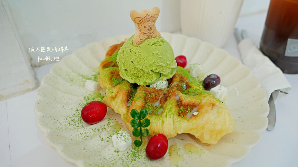 썸 Some Coffee︱網紅必訪、網美必拍，廣三SOGO百貨旁的純白建築，臺中潮韓的簡約風咖啡廳!!!～111