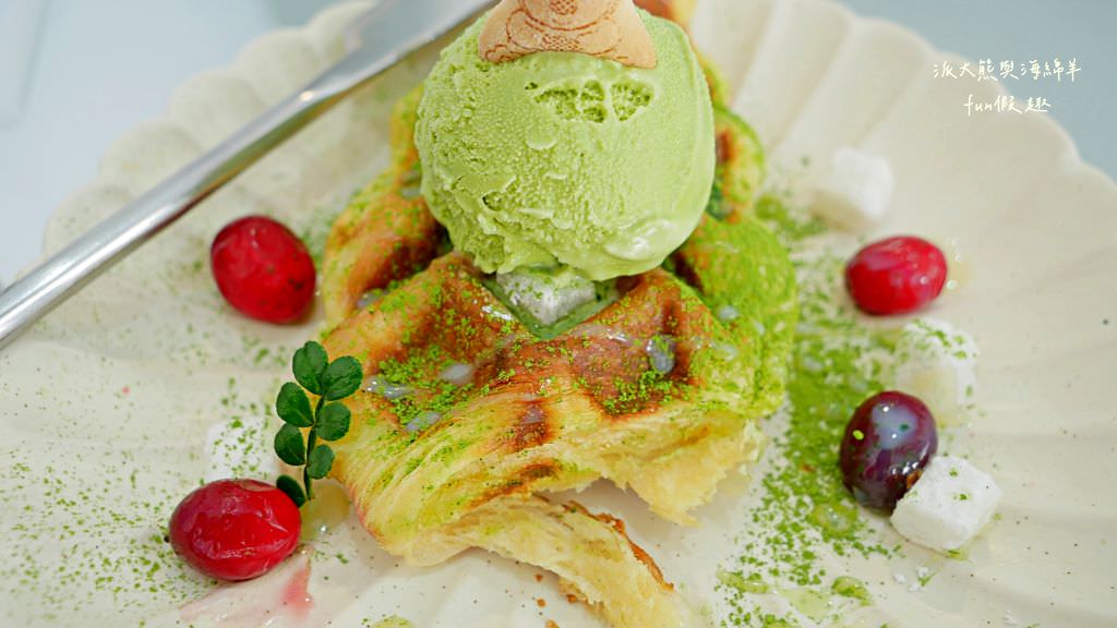 썸 Some Coffee︱網紅必訪、網美必拍，廣三SOGO百貨旁的純白建築，臺中潮韓的簡約風咖啡廳!!!～111