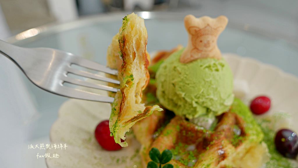 썸 Some Coffee︱網紅必訪、網美必拍，廣三SOGO百貨旁的純白建築，臺中潮韓的簡約風咖啡廳!!!～111