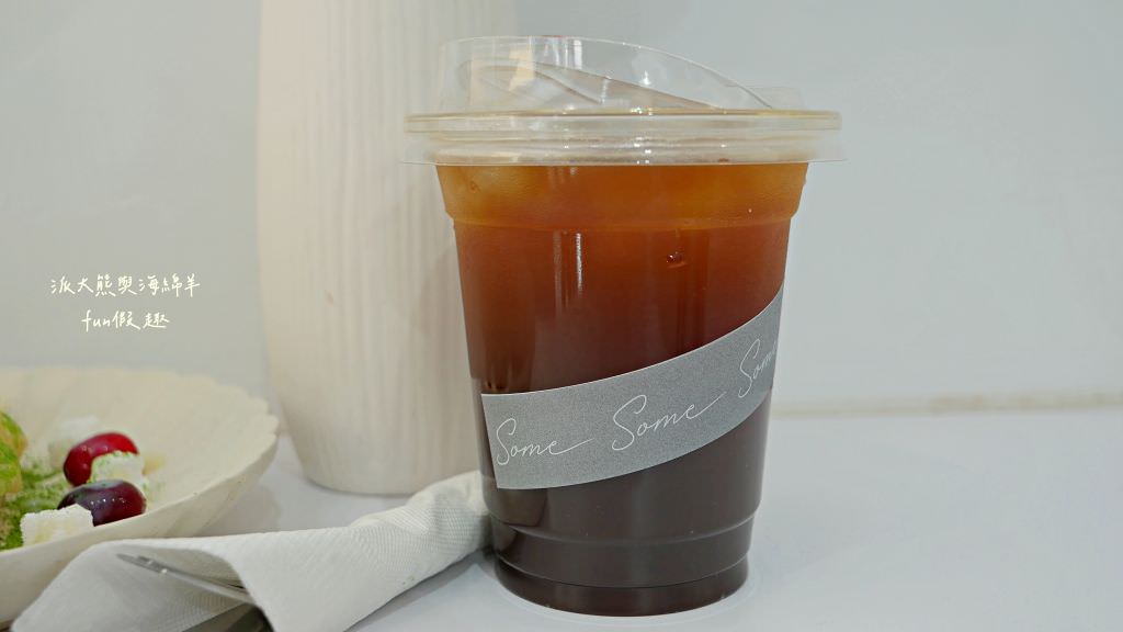 썸 Some Coffee︱網紅必訪、網美必拍，廣三SOGO百貨旁的純白建築，臺中潮韓的簡約風咖啡廳!!!～111