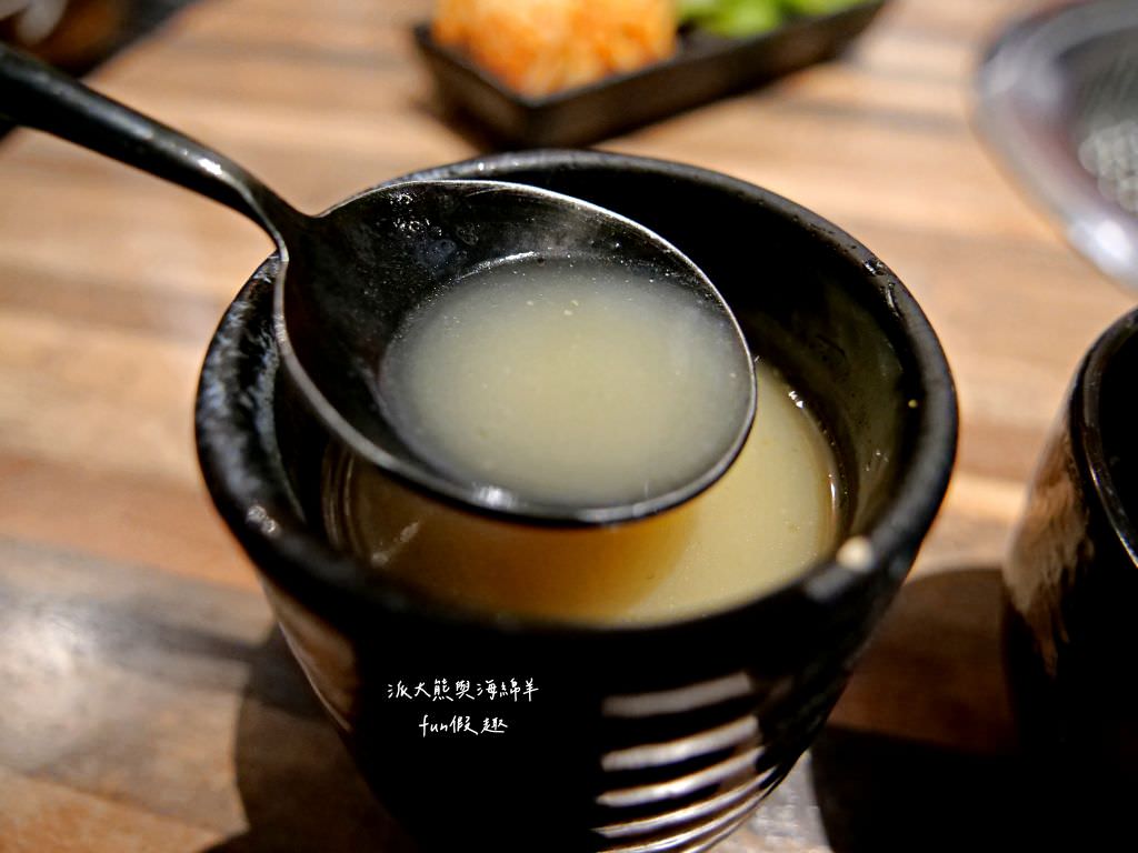 禪燒肉zen yakiniku︱探索中壢神秘巷弄，在百年牌樓建築的唯美玻璃屋，享受全程桌邊代烤!感受日本鹿兒島A5+及澳洲M9+等精緻和牛精緻饗宴，還有西班牙伊比利豬、櫻桃鴨、紐西蘭小羔羊及海鮮等其他非牛品項～