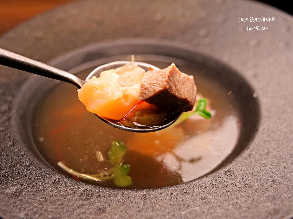 禪燒肉zen yakiniku︱探索中壢神秘巷弄，在百年牌樓建築的唯美玻璃屋，享受全程桌邊代烤!感受日本鹿兒島A5+及澳洲M9+等精緻和牛精緻饗宴，還有西班牙伊比利豬、櫻桃鴨、紐西蘭小羔羊及海鮮等其他非牛品項～