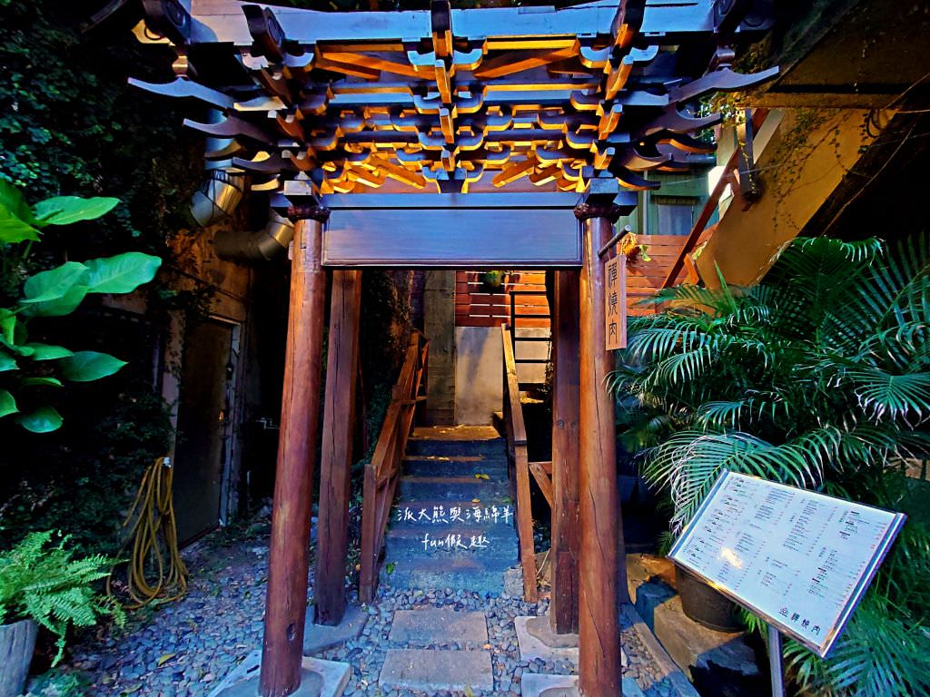 禪燒肉zen yakiniku︱探索中壢神秘巷弄，在百年牌樓建築的唯美玻璃屋，享受全程桌邊代烤!感受日本鹿兒島A5+及澳洲M9+等精緻和牛精緻饗宴，還有西班牙伊比利豬、櫻桃鴨、紐西蘭小羔羊及海鮮等其他非牛品項～