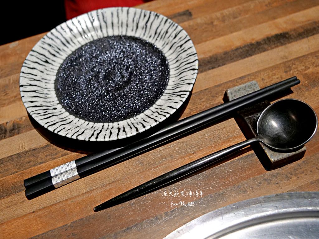 禪燒肉zen yakiniku︱探索中壢神秘巷弄，在百年牌樓建築的唯美玻璃屋，享受全程桌邊代烤!感受日本鹿兒島A5+及澳洲M9+等精緻和牛精緻饗宴，還有西班牙伊比利豬、櫻桃鴨、紐西蘭小羔羊及海鮮等其他非牛品項～