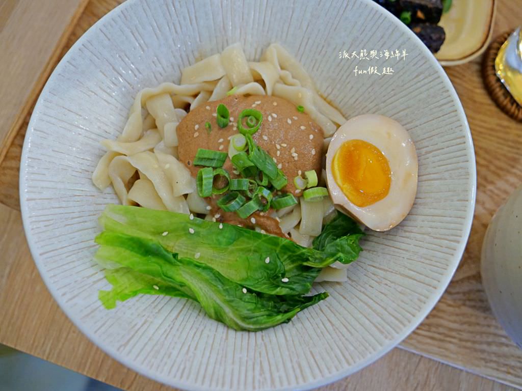 陪我.吃麺 幸福堂中壢店︱桃園中壢中平商圈美食快閃之旅，邂逅韓系小清新麵館與滿滿幸福味的黑糖珍珠真鮮奶～一次2家!