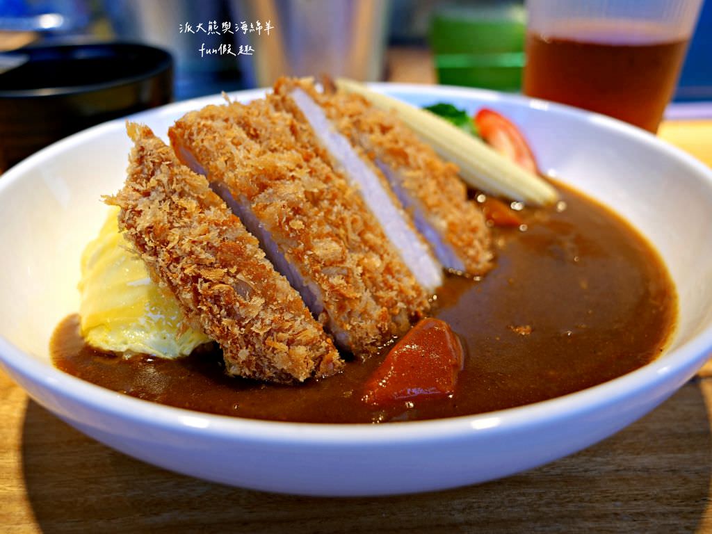 唐元食事︱南投中興新村光明市場裡竟然藏著神祕日式丼飯與咖哩飯，老闆全身散發職人氣場，真材實料且物美價廉讓人超滿足!!!派大熊心中草屯中興咖哩第1名～