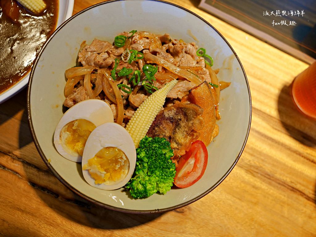 唐元食事︱南投中興新村光明市場裡竟然藏著神祕日式丼飯與咖哩飯，老闆全身散發職人氣場，真材實料且物美價廉讓人超滿足!!!派大熊心中草屯中興咖哩第1名～