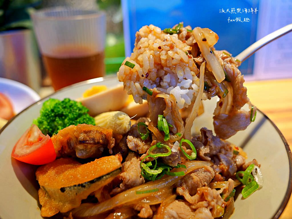 唐元食事︱南投中興新村光明市場裡竟然藏著神祕日式丼飯與咖哩飯,老闆全身散發職人氣場,真材實料且物美價廉讓人超滿足!!!派大熊心中草屯中興咖哩第1名~ - 第19張圖 唐元食事︱南投中興新村光明市場裡竟然藏著神祕日式丼飯與咖哩飯,老闆全身散發職人氣場,真材實料且物美價廉讓人超滿足!!!派大熊心中草屯中興咖哩第1名~