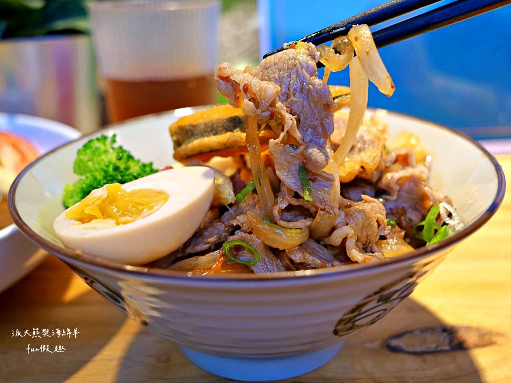 唐元食事︱南投中興新村光明市場裡竟然藏著神祕日式丼飯與咖哩飯，老闆全身散發職人氣場，真材實料且物美價廉讓人超滿足!!!派大熊心中草屯中興咖哩第1名～