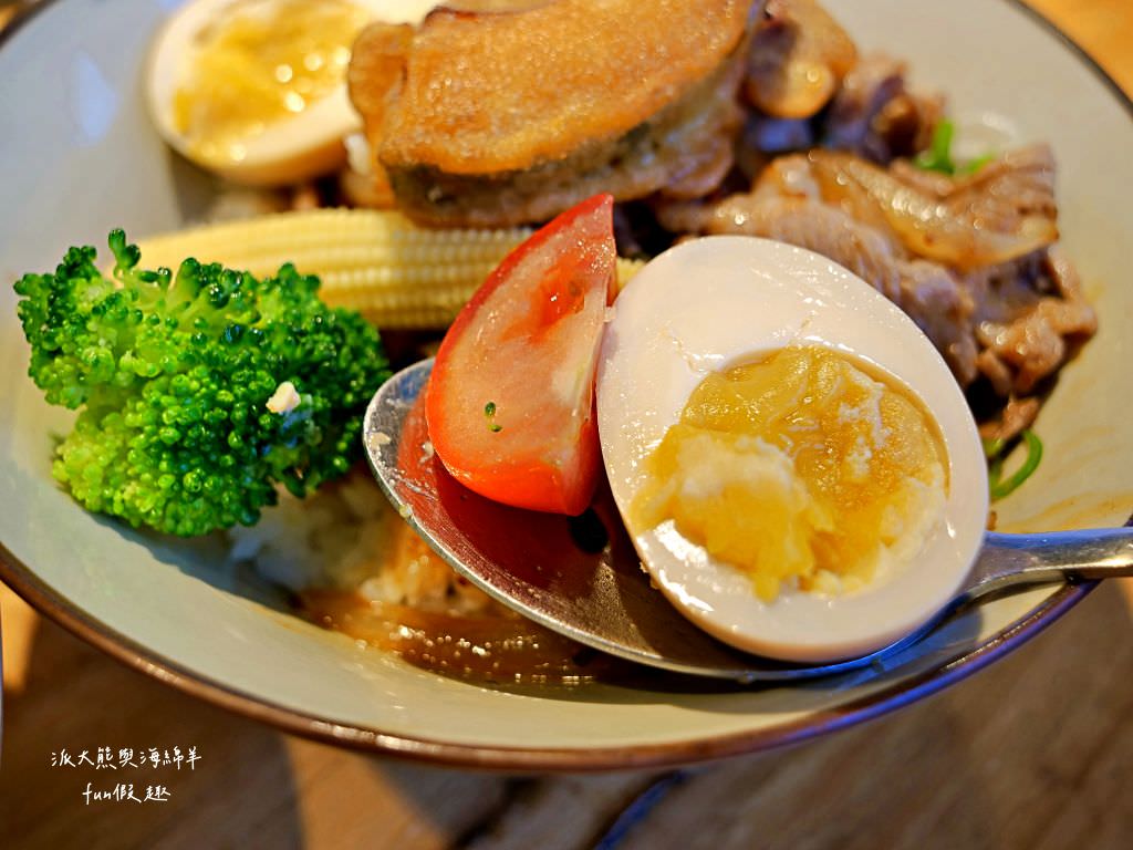 唐元食事︱南投中興新村光明市場裡竟然藏著神祕日式丼飯與咖哩飯,老闆全身散發職人氣場,真材實料且物美價廉讓人超滿足!!!派大熊心中草屯中興咖哩第1名~ - 第21張圖 唐元食事︱南投中興新村光明市場裡竟然藏著神祕日式丼飯與咖哩飯,老闆全身散發職人氣場,真材實料且物美價廉讓人超滿足!!!派大熊心中草屯中興咖哩第1名~