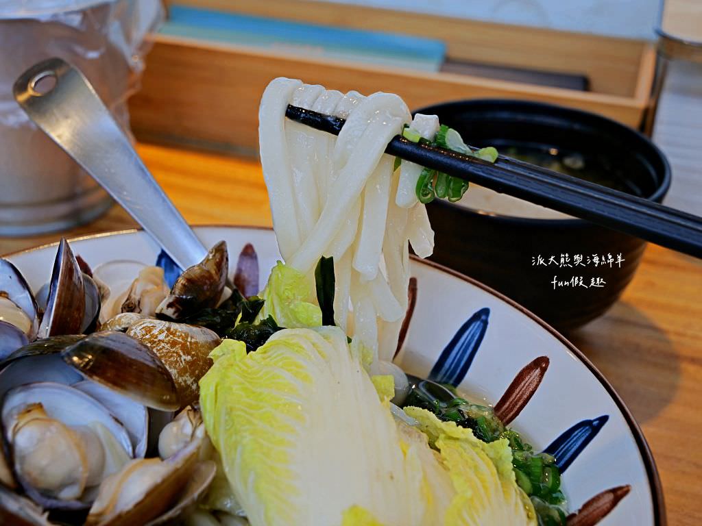 唐元食事︱南投中興新村光明市場裡竟然藏著神祕日式丼飯與咖哩飯，老闆全身散發職人氣場，真材實料且物美價廉讓人超滿足!!!派大熊心中草屯中興咖哩第1名～