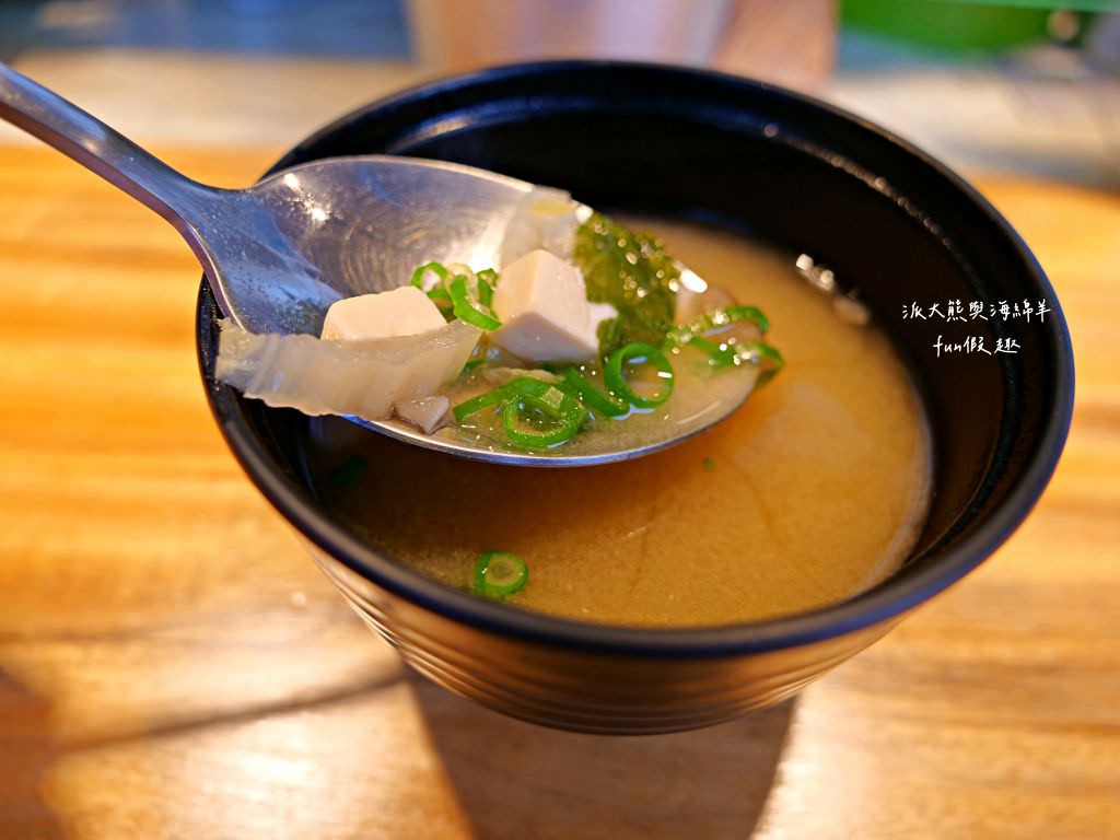 唐元食事︱南投中興新村光明市場裡竟然藏著神祕日式丼飯與咖哩飯,老闆全身散發職人氣場,真材實料且物美價廉讓人超滿足!!!派大熊心中草屯中興咖哩第1名~ - 第9張圖 唐元食事︱南投中興新村光明市場裡竟然藏著神祕日式丼飯與咖哩飯,老闆全身散發職人氣場,真材實料且物美價廉讓人超滿足!!!派大熊心中草屯中興咖哩第1名~