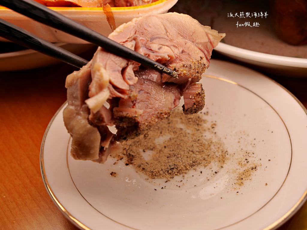 下營大支燻茶鵝油雞︱在學甲也能吃到下營特產香噴噴燻茶鵝，吮指回味樂無窮，還有醉鵝、油雞、甘蔗雞、鴨翅、鴨舌等各種拼盤，每日新鮮製作限量供應，想買記得趁早!!!