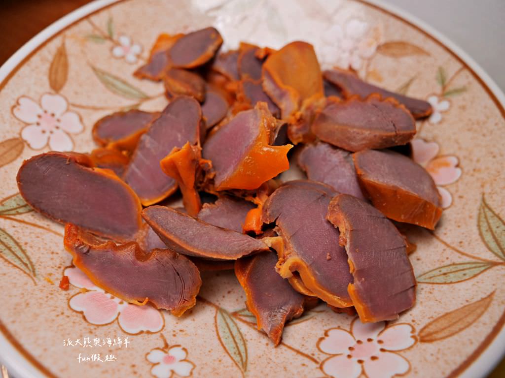 下營大支燻茶鵝油雞︱在學甲也能吃到下營特產香噴噴燻茶鵝，吮指回味樂無窮，還有醉鵝、油雞、甘蔗雞、鴨翅、鴨舌等各種拼盤，每日新鮮製作限量供應，想買記得趁早!!!